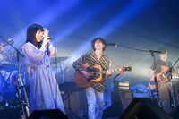 左からアイナ・ジ・エンド、三船雅也、岡田拓郎。（Photo by Teppei Kishida）