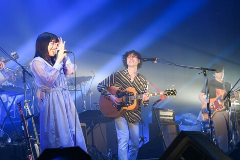 左からアイナ・ジ・エンド、三船雅也、岡田拓郎。（Photo by Teppei Kishida）