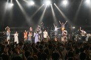ライブのフィナーレの様子。（Photo by Teppei Kishida）