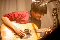 斎藤宏介（Vo, G）（Photo by Viola Kam［V'z Twinkle］）