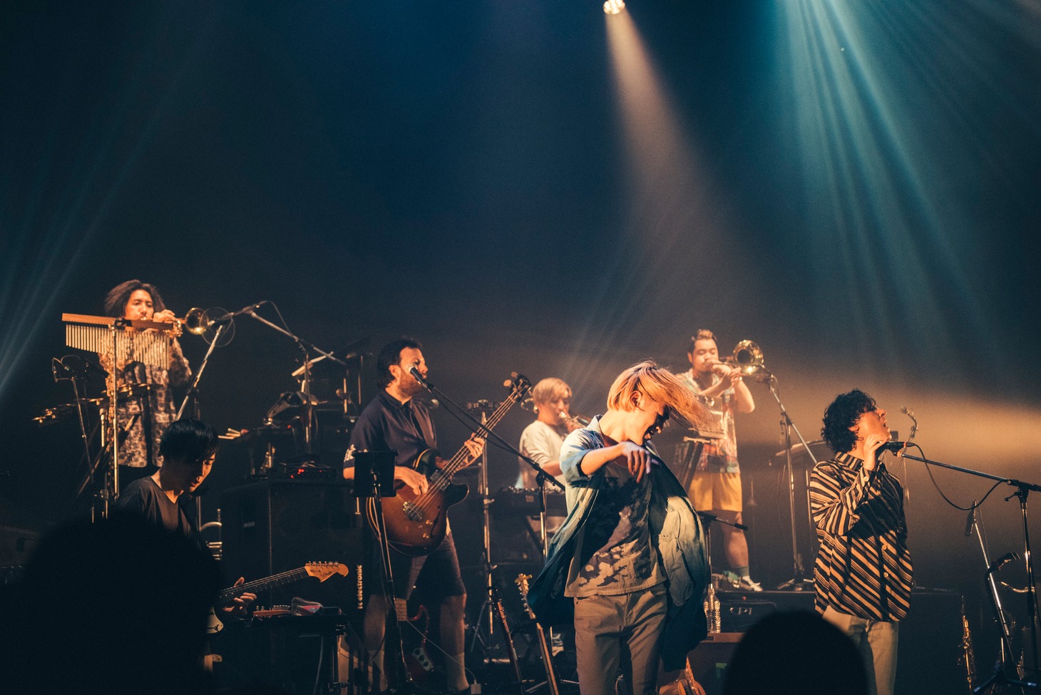 ROTH BART BARONと水野蒼生（Photo by Shuhei Kojima）