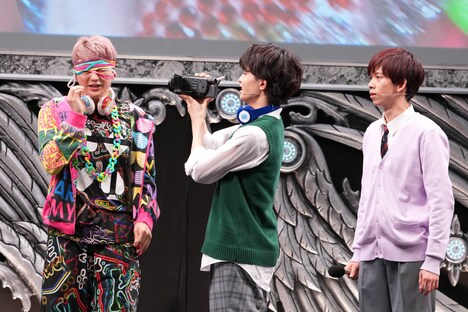 「五等分の花婿」街頭インタビューの様子。