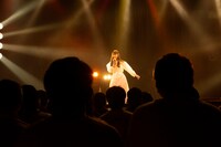 後方彼氏面目線。