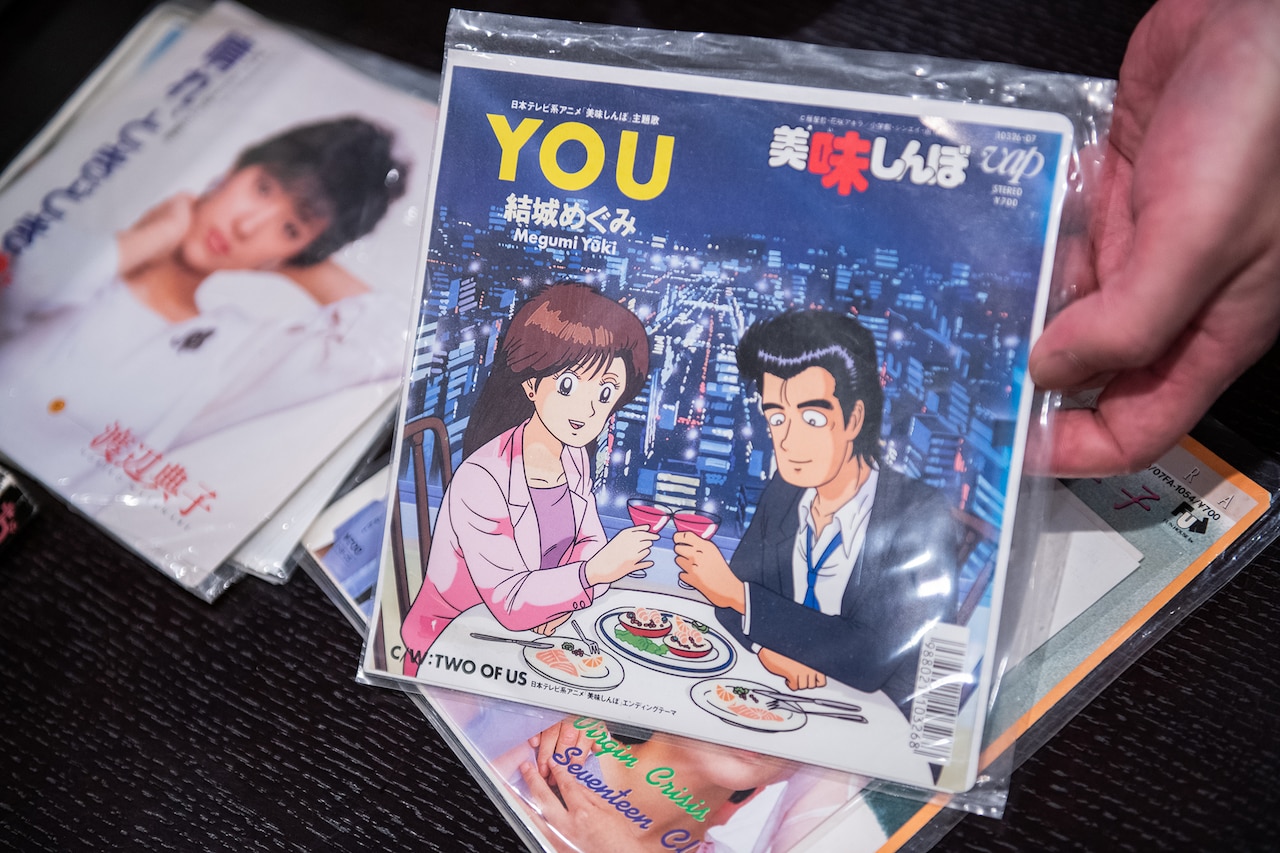 ホークスの本間満と離婚した結城めぐみのデビューシングル「YOU」。アニメ「美味しんぼ」初代オープニングテーマ。