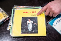 自主制作された真弓明信の応援歌。なぜか杉並児童合唱団がコーラスを歌っている。