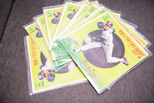 木田勇が入団1年目の1980年に発表した「青春・I TRY MY BEST」。B面にはキーボーディスト清水信之が作・編曲を手がけた「MR. ガッツポーズのテーマ」を収録。中嶋さんは当時の木田の背番号にちなんでこの7inchを16枚集めることを目標にしている。