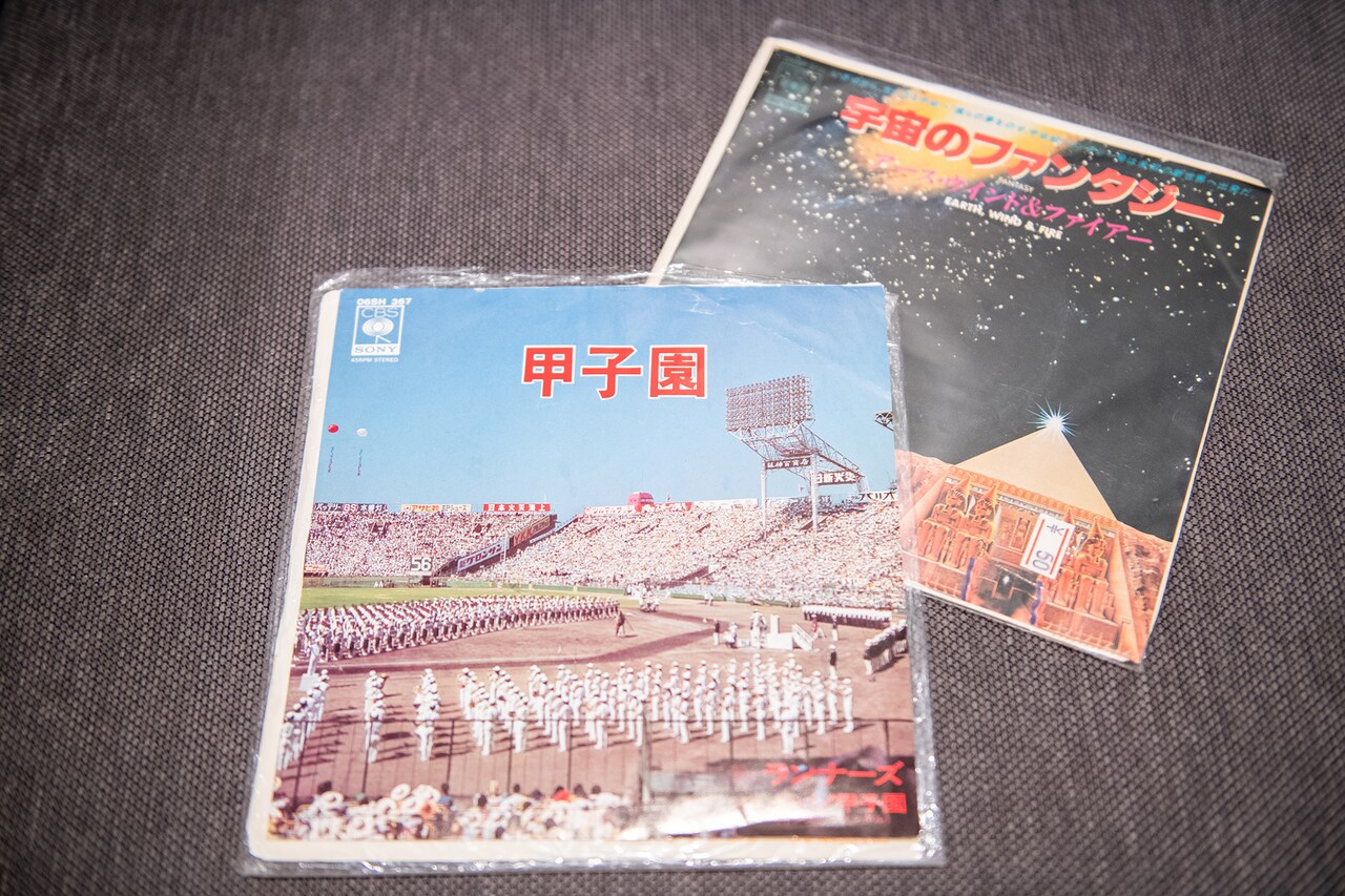 Earth, Wind & Fire「宇宙のファンタジー」を思い切り彷彿とさせるスペイシーなディスコサウンドの、ランナーズ「甲子園」(写真手前)。「音の球宴」界隈では「野球のファンタジー」と呼ばれることも。