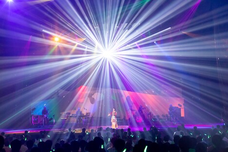 豊崎愛生「LAWSON presents 豊崎愛生 コンサート2021～Camel Back hall～」の様子。