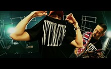 DJ RYOW「W.T.M.F.N? feat. ¥ELLOW BUCKS, SOCKS」ミュージックビデオのサムネイル。