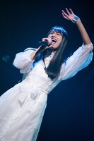 口を30センチ開けて熱唱する清水（的場調べ）。