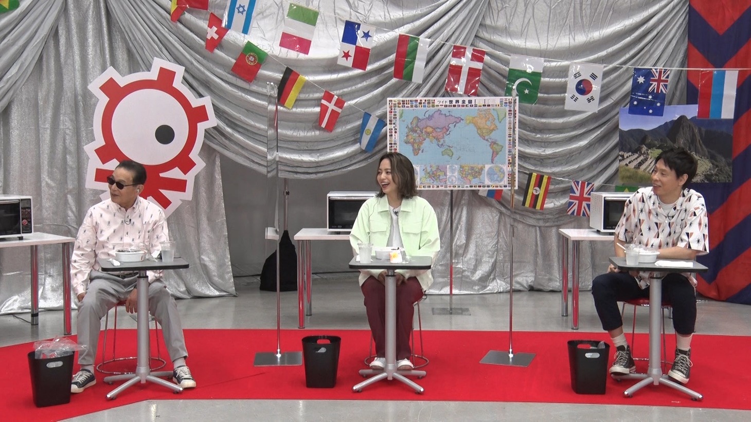 左からタモリ、Licaxxx、大倉孝二。(c)テレビ朝日
