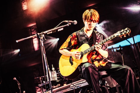 Toru（G）（Photo by Kazushi Hamano）
