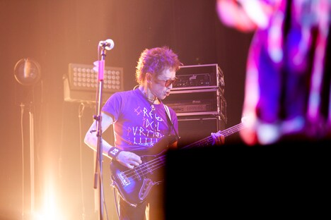津田紀昭(B / KEMURI、THE REDEMPTION)(Photo by sotobayashi kenta)
