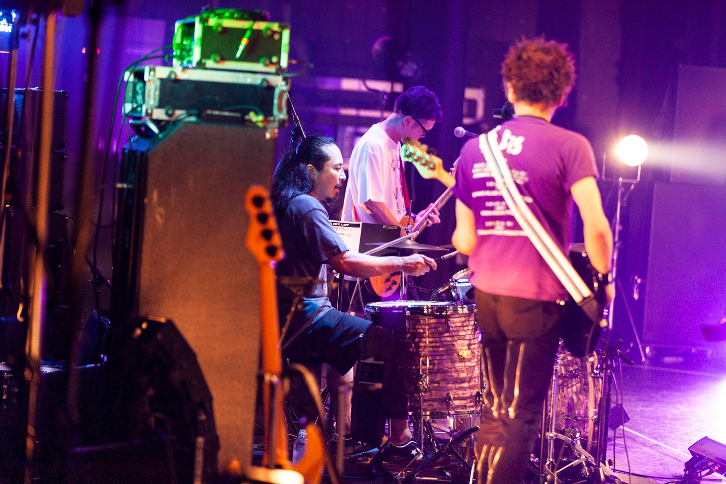 日高央（G / THE STARBEMS）、RONZI（Dr / BRAHMAN、OAU）、津田紀昭（B / KEMURI、THE REDEMPTION）。（Photo by sotobayashi kenta）