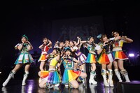 虹のコンキスタドール「RAINBOW JAM2021-SUMMER SHOWER-」の様子。（写真提供：キングレコード）