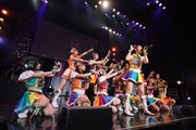 虹のコンキスタドール「RAINBOW JAM2021-SUMMER SHOWER-」の様子。（写真提供：キングレコード）