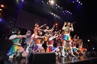 虹のコンキスタドール「RAINBOW JAM2021-SUMMER SHOWER-」の様子。（写真提供：キングレコード）