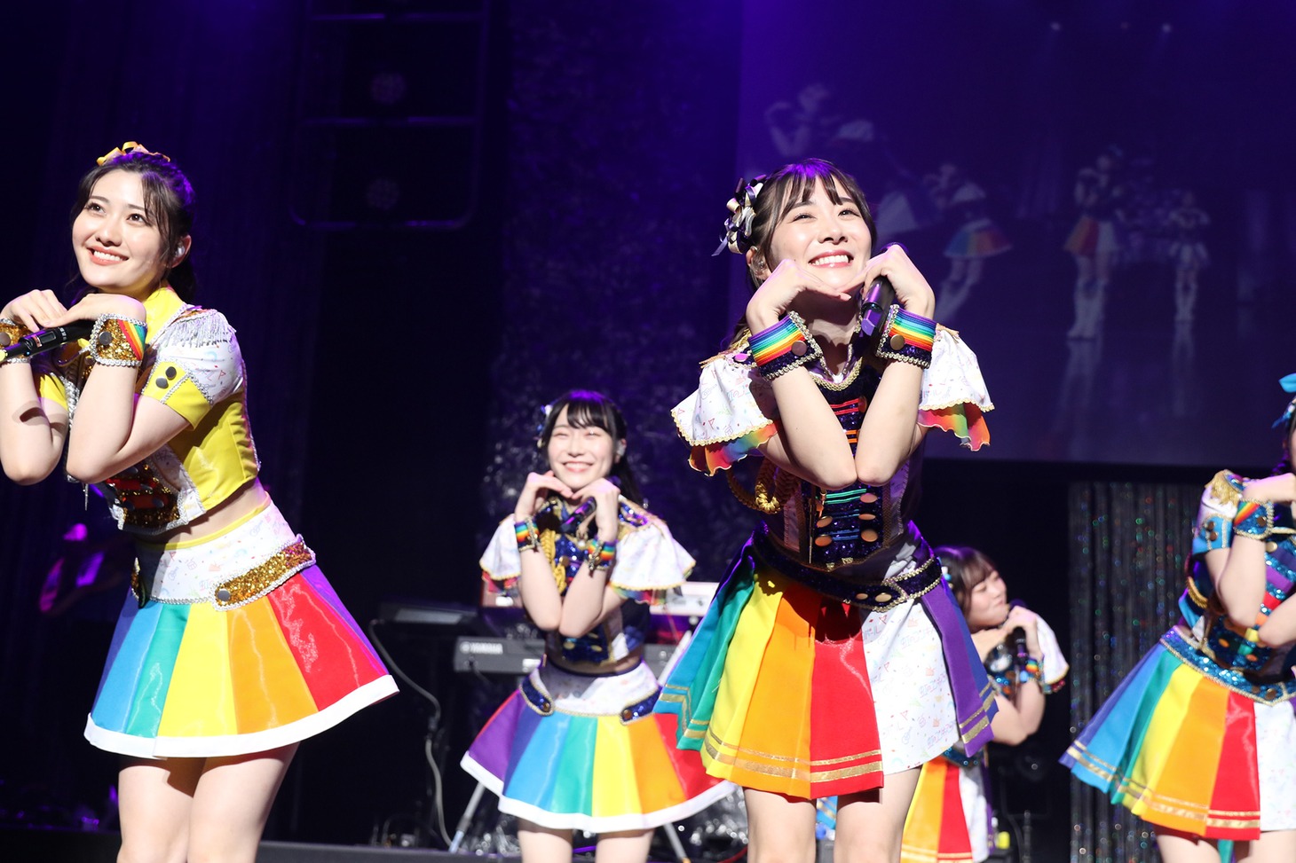 虹のコンキスタドール「RAINBOW JAM2021-SUMMER SHOWER-」の様子。（写真提供：キングレコード）