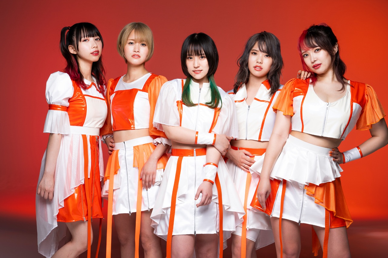 LYSMの新たなアーティスト写真。