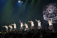 「FRIENDS」を披露するさくら学院。