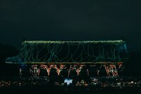 「ZIPANG」パフォーマンス中の様子。「20th Orchestra Concert 2021 HYDE HEIANJINGU」の様子。