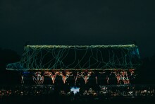 「ZIPANG」パフォーマンス中の様子。「20th Orchestra Concert 2021 HYDE HEIANJINGU」の様子。