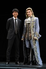 左から寺脇康文、ジェシー。