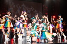 虹のコンキスタドール「RAINBOW JAM2021-SUMMER SHOWER-」の様子。