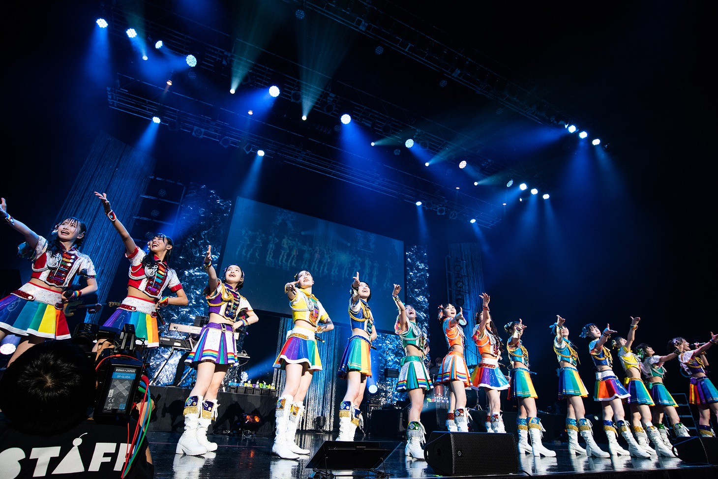 虹のコンキスタドール「RAINBOW JAM2021-SUMMER SHOWER-」の様子。