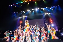 虹のコンキスタドール「RAINBOW JAM2021-SUMMER SHOWER-」の様子。