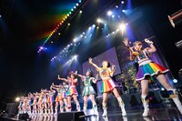虹のコンキスタドール「RAINBOW JAM2021-SUMMER SHOWER-」の様子。