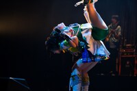 岡田彩夢（上）と的場華鈴（下）。