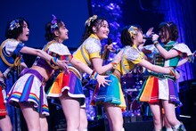 虹のコンキスタドール「RAINBOW JAM2021-SUMMER SHOWER-」の様子。