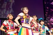 虹のコンキスタドール「RAINBOW JAM2021-SUMMER SHOWER-」の様子。