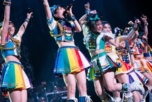 虹のコンキスタドール「RAINBOW JAM2021-SUMMER SHOWER-」の様子。