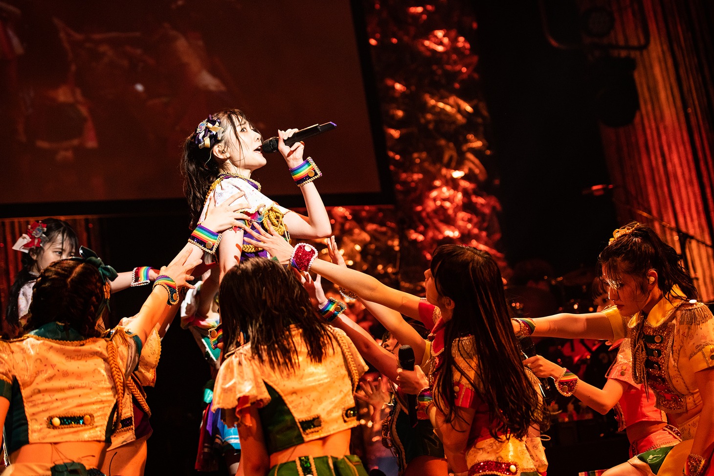 虹のコンキスタドール「RAINBOW JAM2021-SUMMER SHOWER-」の様子。