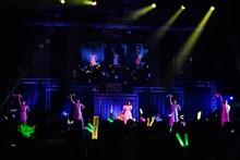 たこやきレインボーワンマンライブ「Departures」の様子。