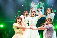 「なにわのはにわ」の決めポーズ。