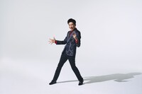 郷ひろみ「100GO!回の確信犯」ミュージックビデオより。