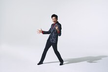 郷ひろみ「100GO!回の確信犯」ミュージックビデオより。