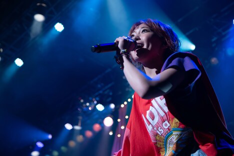 「朱演 2021 LIVE HOUSE TOUR 『真夏のハイウェイ』」愛知・Zepp Nagoya公演の様子。