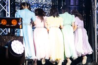 足並みをそろえてステージを去るたこやきレインボー。