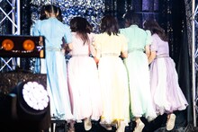 足並みをそろえてステージを去るたこやきレインボー。