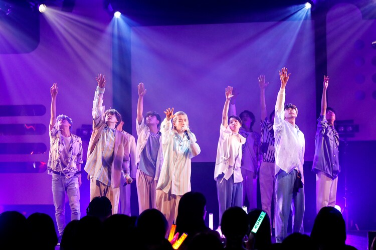 BUDDiiSのショーケースで新曲披露も、11人で楽しんだ"みんなと過ごす夏"（ライブレポート / 写真27枚） - Vimarsana News