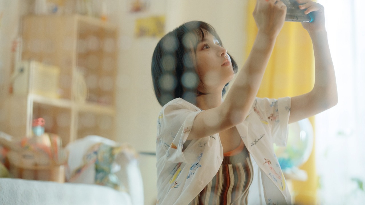 「New ポケモンスナップ」新WEB CM「見つけた、夏のひとやすみ編」のワンシーン。