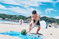 見事スイカを割った海青さん。