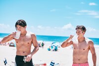 冷たいドリンクをグイッと。