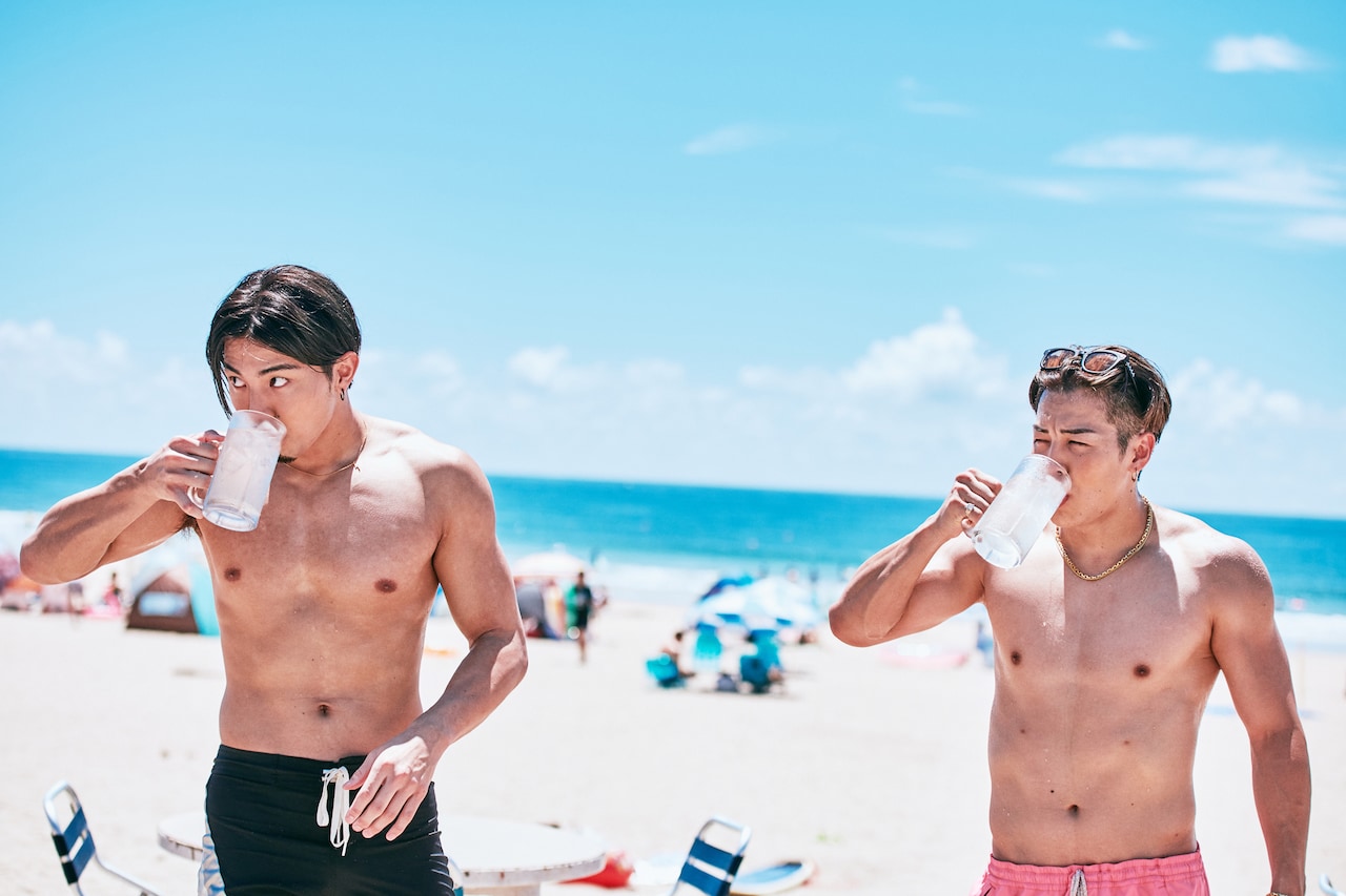 冷たいドリンクをグイッと。