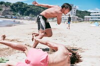 見事フラッグを抜き取った海青さんと吹っ飛ぶRIKUさん。