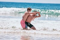 海青さんがRIKUさんを担いで……